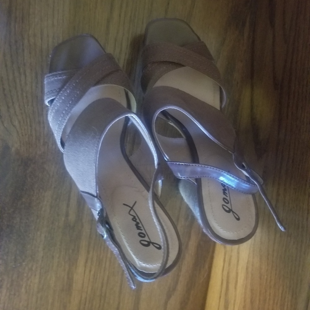 Platform Sandal - Picture 3 of 3